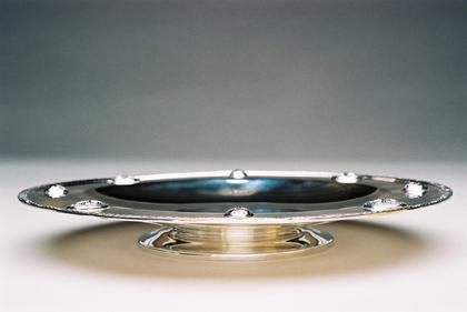 Silver tazza with Celtic design