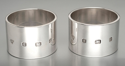 Garrard Silver Napkin Rings (Pair) - Borwick Sola Family Crest, FUGIT