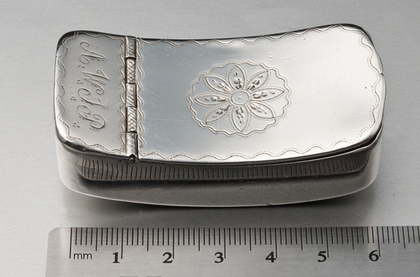 Cape Silver Convex Snuff Box - Johannes Combrink