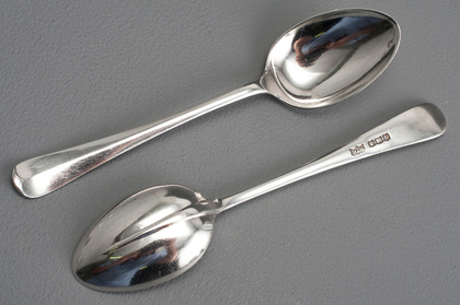 Sterling Silver Rat Tail Hanoverian Teaspoons (6) and Sugartongs - Mappin & Webb