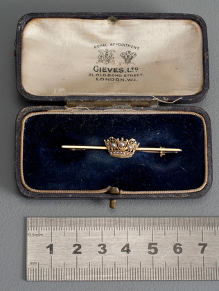 Royal Navy & Merchant Services Gold and Pearl Nautical Crown Sweetheart Brooch - 18 Carat, Gieves