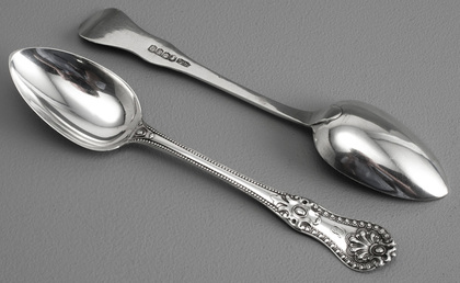 Rare Victorian Scottish Silver Grecian Pattern Variant - 6 Spoons and Matching Sugartongs - Robert Scott, Glasgow