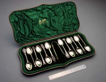 Historicism Silver Gilt Teaspoon and Tongs set (13)