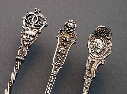 Historicism Silver Gilt Teaspoon and Tongs set (13)